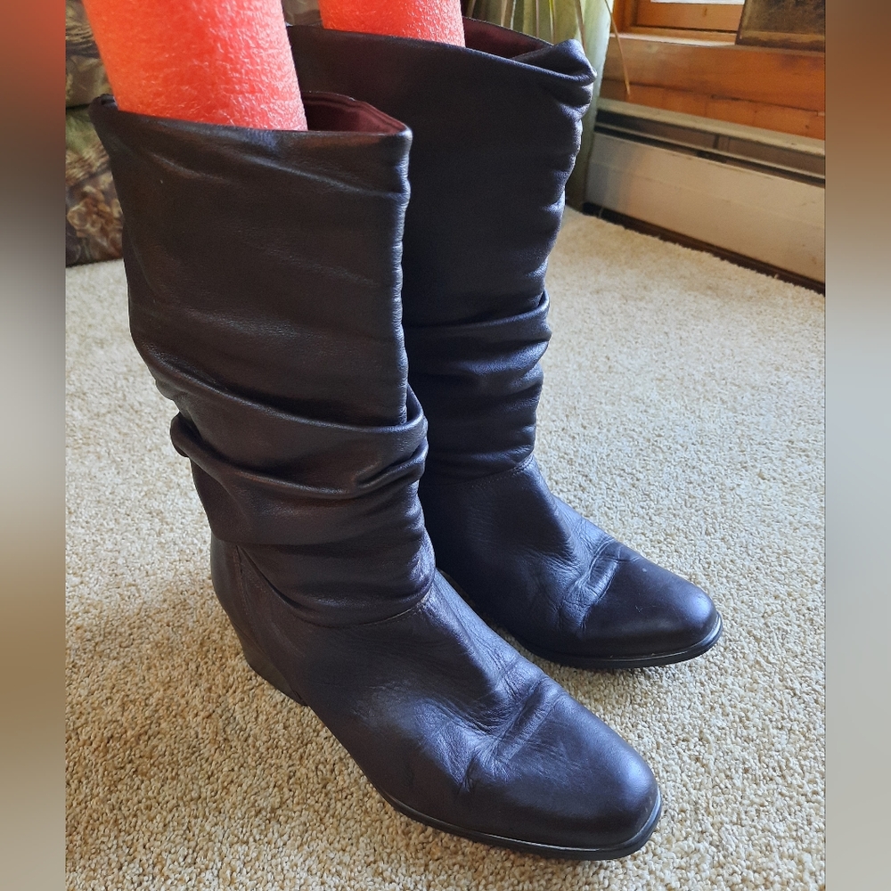 Women's 9M Brown scrunch boot